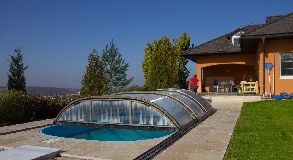 Kamenná dlažba kolem venkovního bazénu5